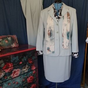 East 5th Pale Mint Green Women's Suit Set